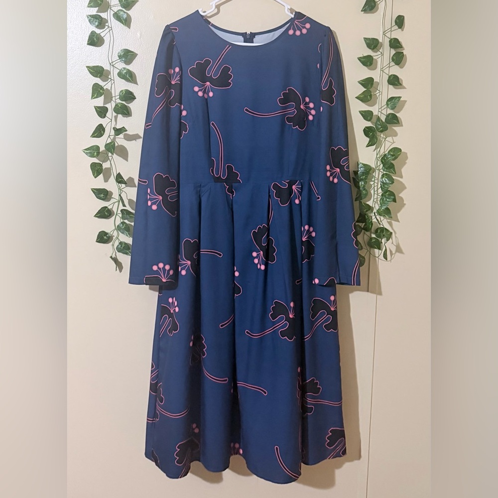 Chic Navy Blue and Pink Floral Long Sleeve Dress - Picture 2 of 10